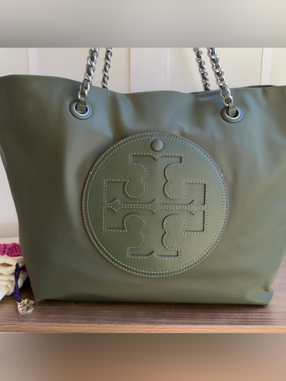 Tory Burch Ella Chain
Tote Olive - Picture 3 of 10